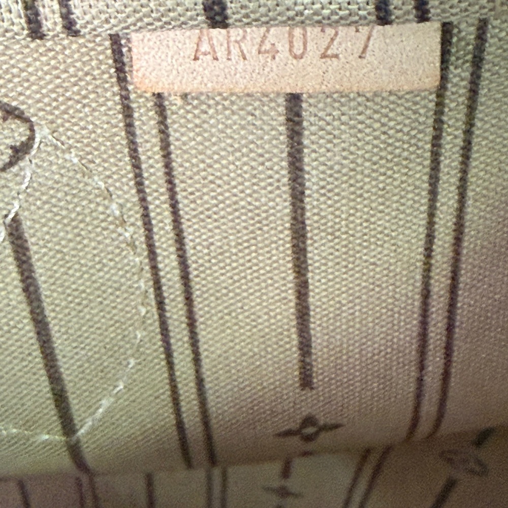 Louis Vuitton Monogram Canvas Tote with Tan Trim - Picture 7 of 9